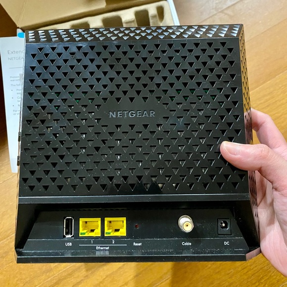 Netgear ac1600 Wifi Cable Modem Router - Picture 4 of 5